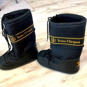 Vueve Clicquot boots never worn